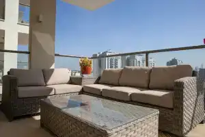 Modern & Stylish 3br Apt With Balcony, Петах-Тиква
