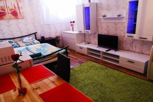Csillag Apartman, Кишварда