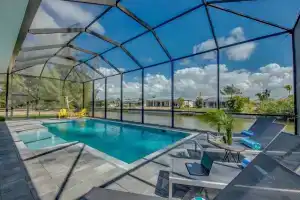 Villa Southbreeze by Vacationhit, Кейп-Корал