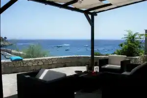 Villa Luxury, Castro