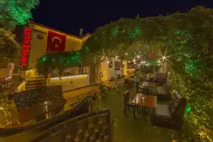 Ados Hotel, Чешме