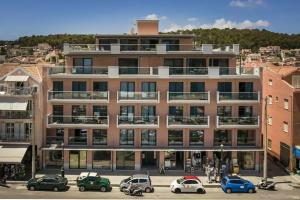 The Twelve Suites collection, Аргостолион