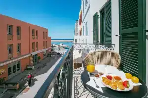 House 8 - Heart of Old Town w Parking, Ханья