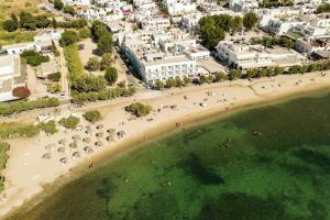 Play Paros, Парикия