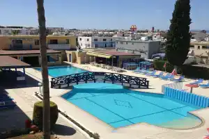 Kefalonitis Apartments, Пафос