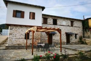 Effrosini Stonehouse Portaria, Портария
