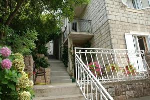 Springs apartments, Пржно