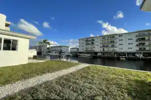 Casa Canal at Eastern Shores, Санни-Айлс-Бич
