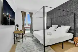 Deluxe Suites Downtown Montreal, Монреаль