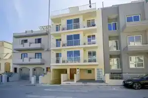 Summer Breeze Comfort Apartments by Getaways Malta, Мелиха