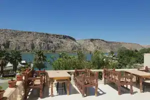 Rosa Hotel, Халфети