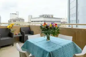 Comfort & Balcony near Beach by FeelHome, Бат-Ям