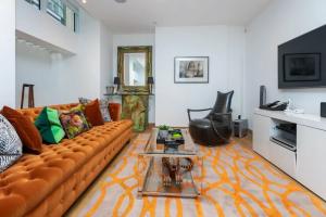 Luxurious 2 Bedroon Flat in the Heart of London, Лондон
