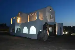 Sakas Residences, Картерадос