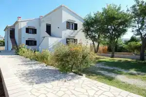 Luce - Family Friendly & Parking - A2, Паг