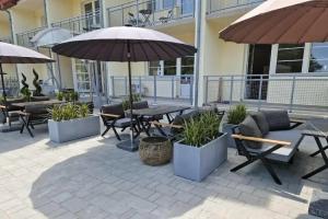 Holdvirag Hotel, Шарвар
