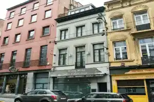 Charming Triplex Near Avenue Louise, Брюссель
