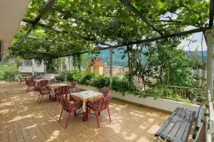 Madra rooms & apartments, Будва