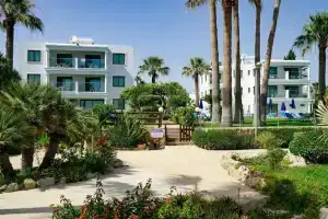 Rododafni Beach Apartments, Хлорака
