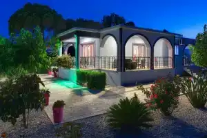 Filios Villa, Закинф