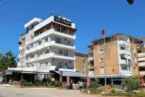 3 Islands 2 Hotel, Ксамил