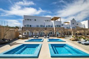 Aelia Luxury Suites, Картерадос