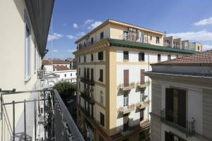 Giuly Suites & Rooms, Неаполь