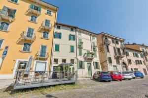Luxury & Charming Piazzetta San Giorgio Apartments, Верона
