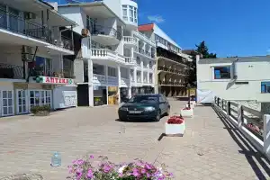 Отель «Tesoromio», Утес