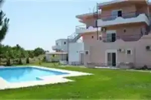Petasos Apartments, Геннади