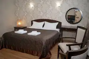 Отель «Бумеранг», Находка