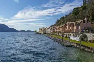 Doris Apartment With Lake View in Ghiffa, Гиффа