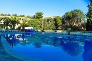 Voula Ilias Studios, Панормос