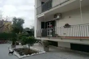Fitta Chambre Mavì, Скафати