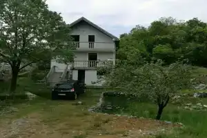 House near Cetinje, Цетине