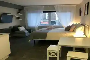 Hotel Rosemont, Монреаль