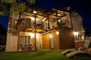 Sunset Apartments, Хайдусобосло