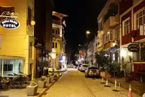 Bonita Apart, Стамбул