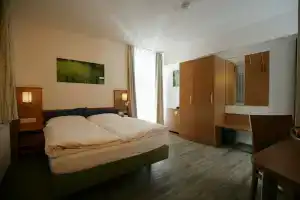 Hotel Drei Kaiserberge, Гёппинген