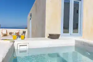 Oia Cellars, Ия