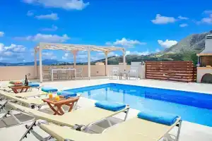 Villa di Giorgio Heated Pool, Курнас
