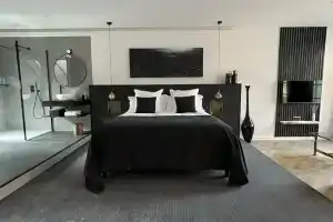 Ennéa - Jacuzzi & Luxury Suites, Перпиньян