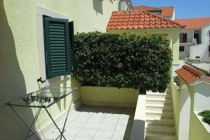 Josi - With Beautiful Garden - A1 Plavi, Бол