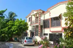Marcie Guesthouse hôtel and restaurant, Порт-О-Пренс