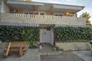 Apartments Plaza, Ivan Dolac