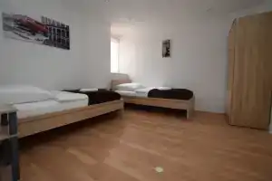 Ab Apartment 81, Штутгарт
