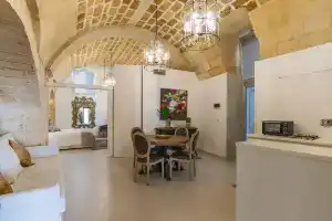 2870 Casa dei Nonni di VIA Idomeneo - Suite Platino by Barbarhouse, Лечче