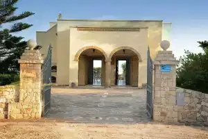 Villa Carolina, Сальве