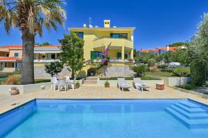 Villa Oscar, Козино