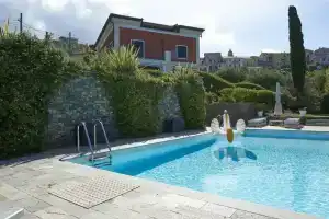 Minnie's Place, Tellaro